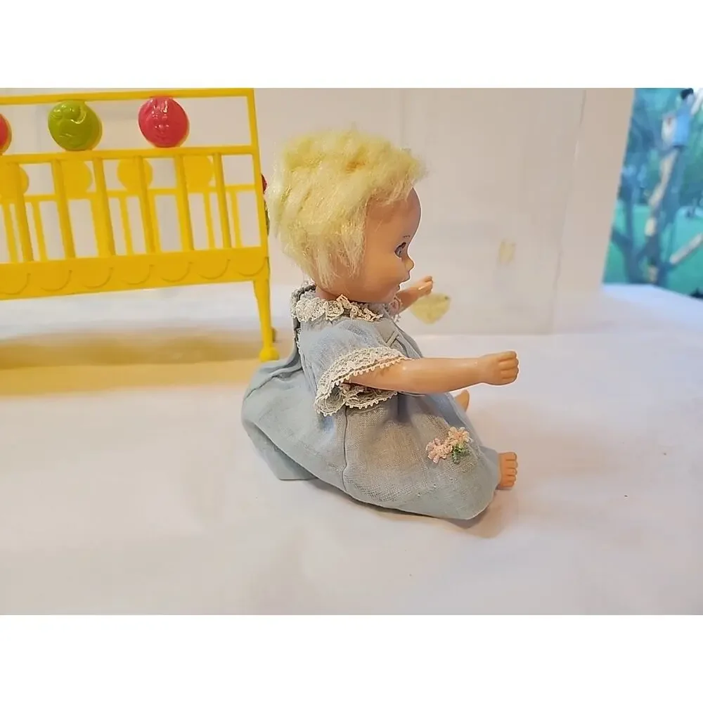 Vtg 1964 Suzy Cute Drink N Wet Doll Crib & Clear Case Topper